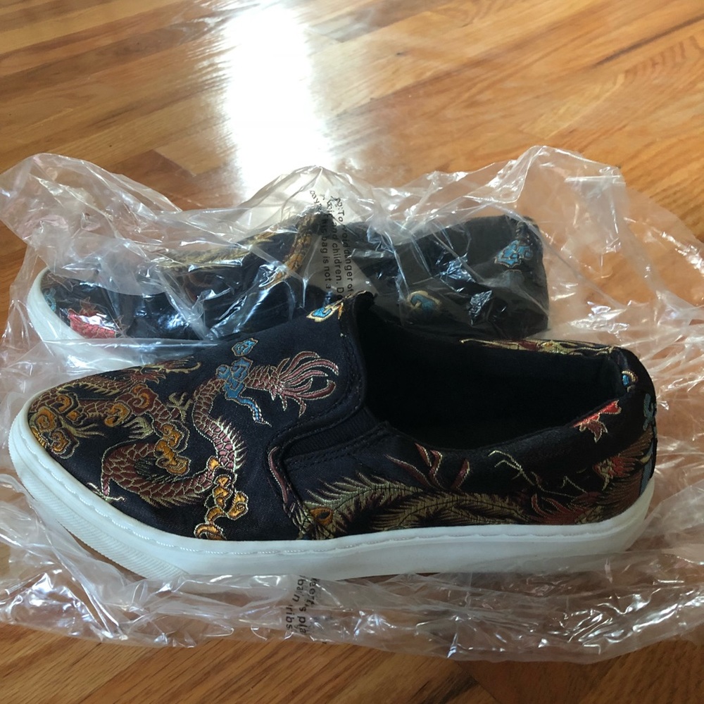 Printed slip on sneakers size 6